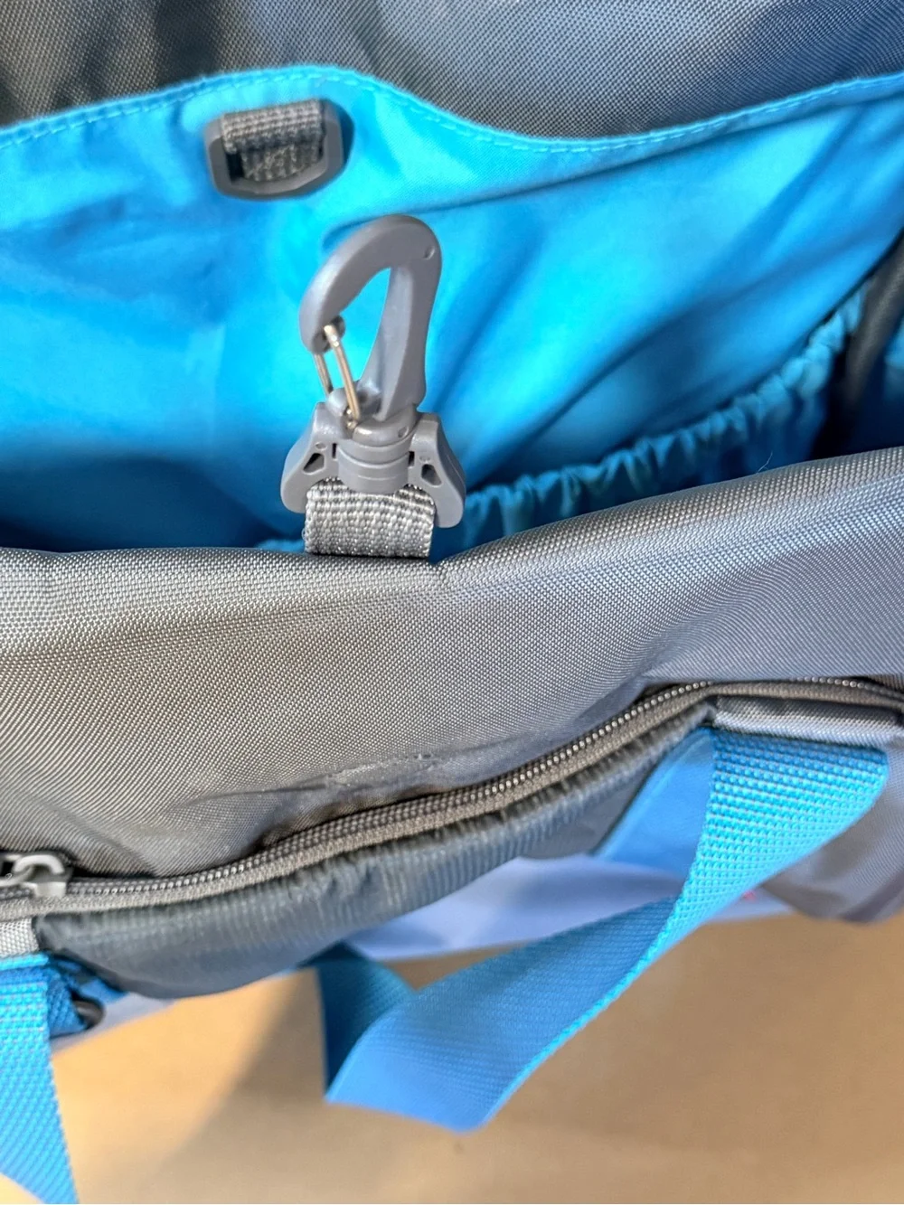 Skip Hop Fit All Access Messenger Diaper Bag in Gray/Turquoise W Changing Pad